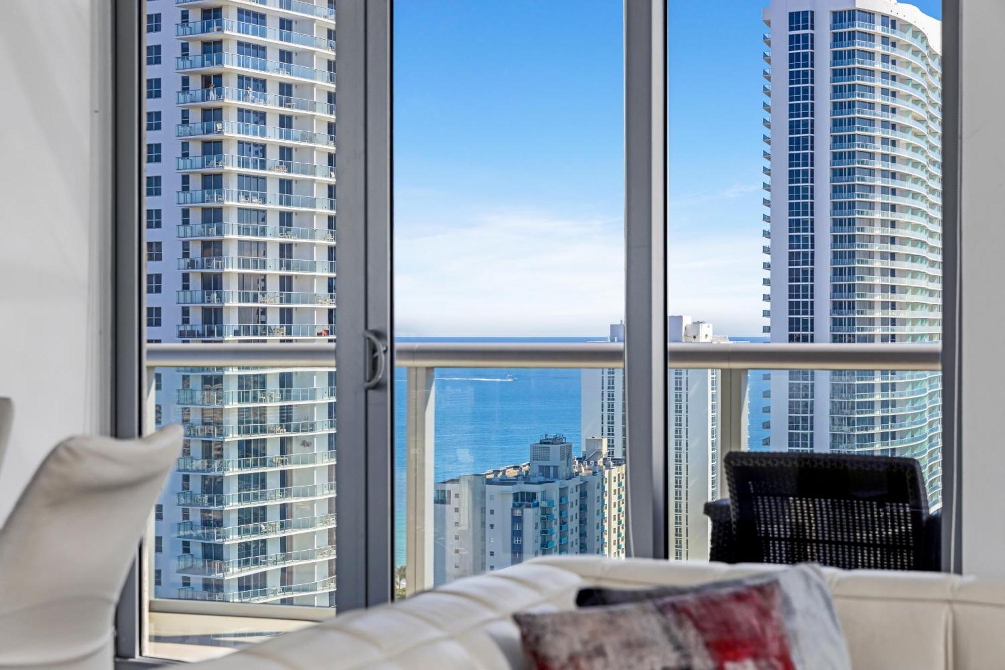 Resort-Style Living With Direct Ocean Views - 3Br Beauty Hallandale Beach Eksteriør bilde