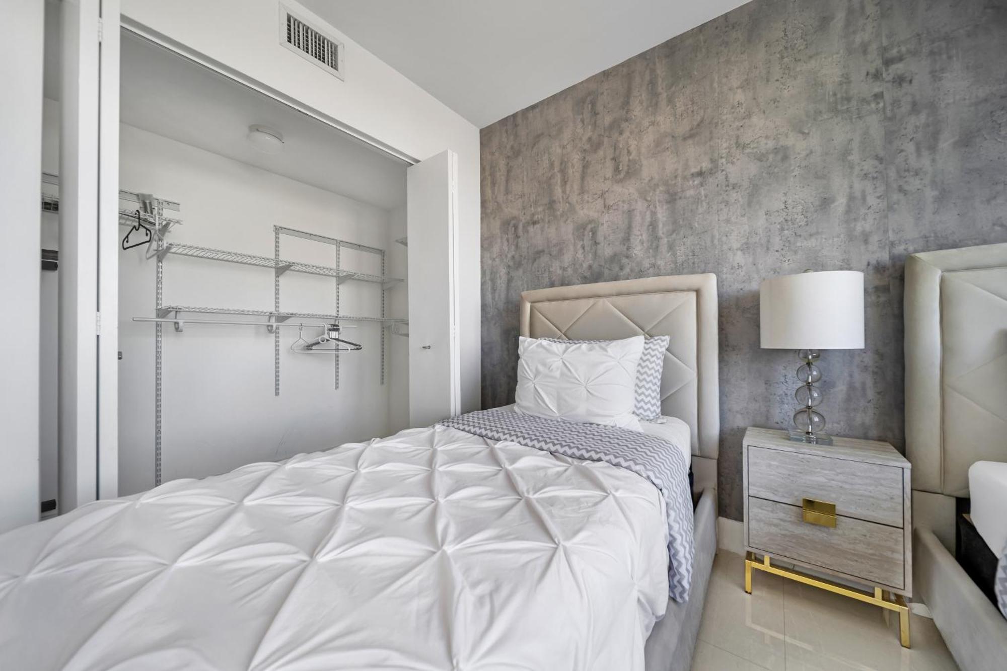 Resort-Style Living With Direct Ocean Views - 3Br Beauty Hallandale Beach Eksteriør bilde